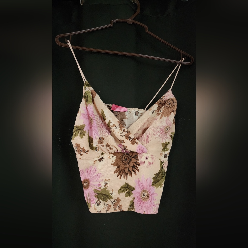 Misty Rose Women's Spaghetti Strap Floral Print Top. Used